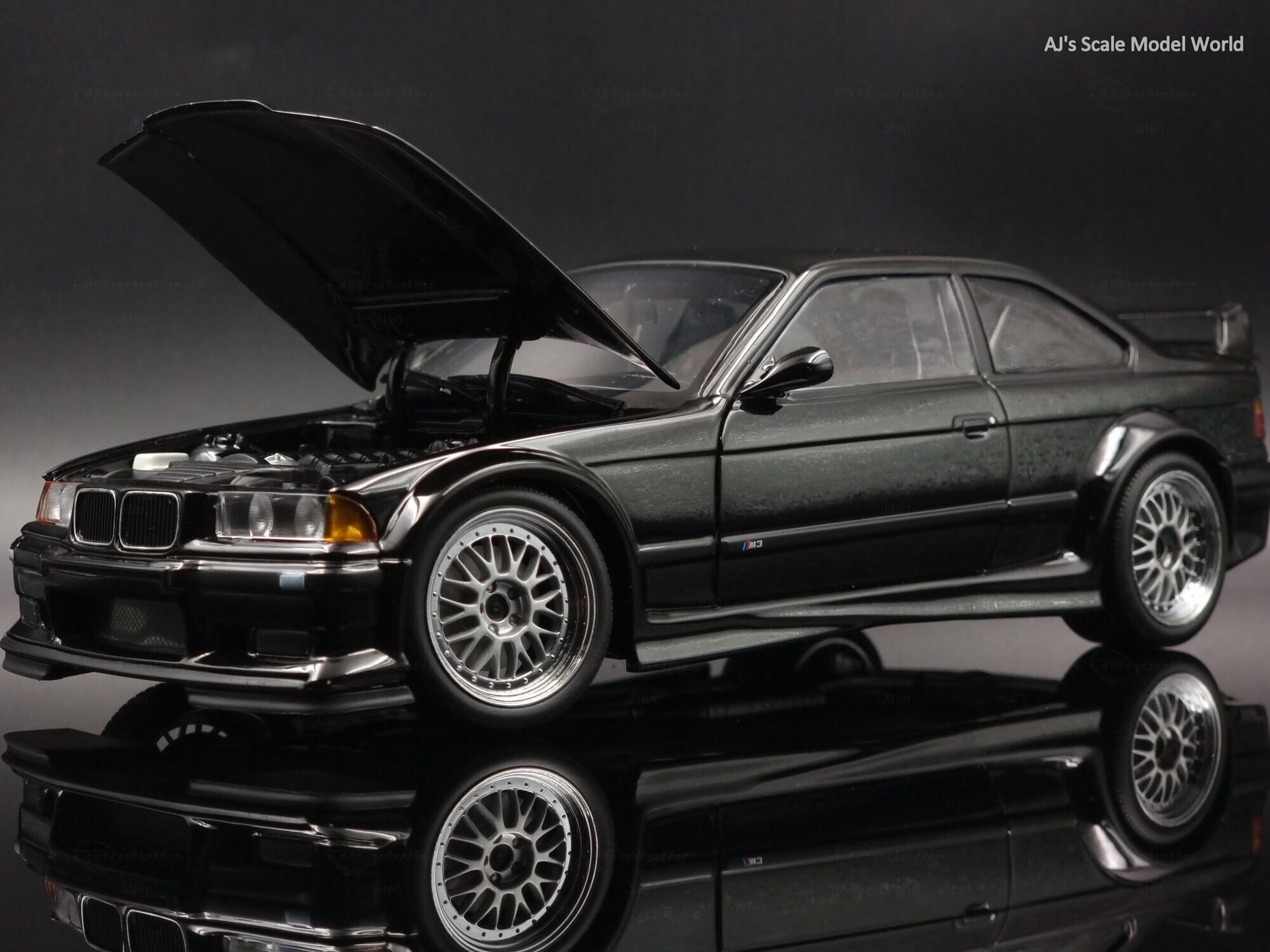 Diecast BMW M3 E36 Compact modelcar UT Models by 1:18 | Modelly